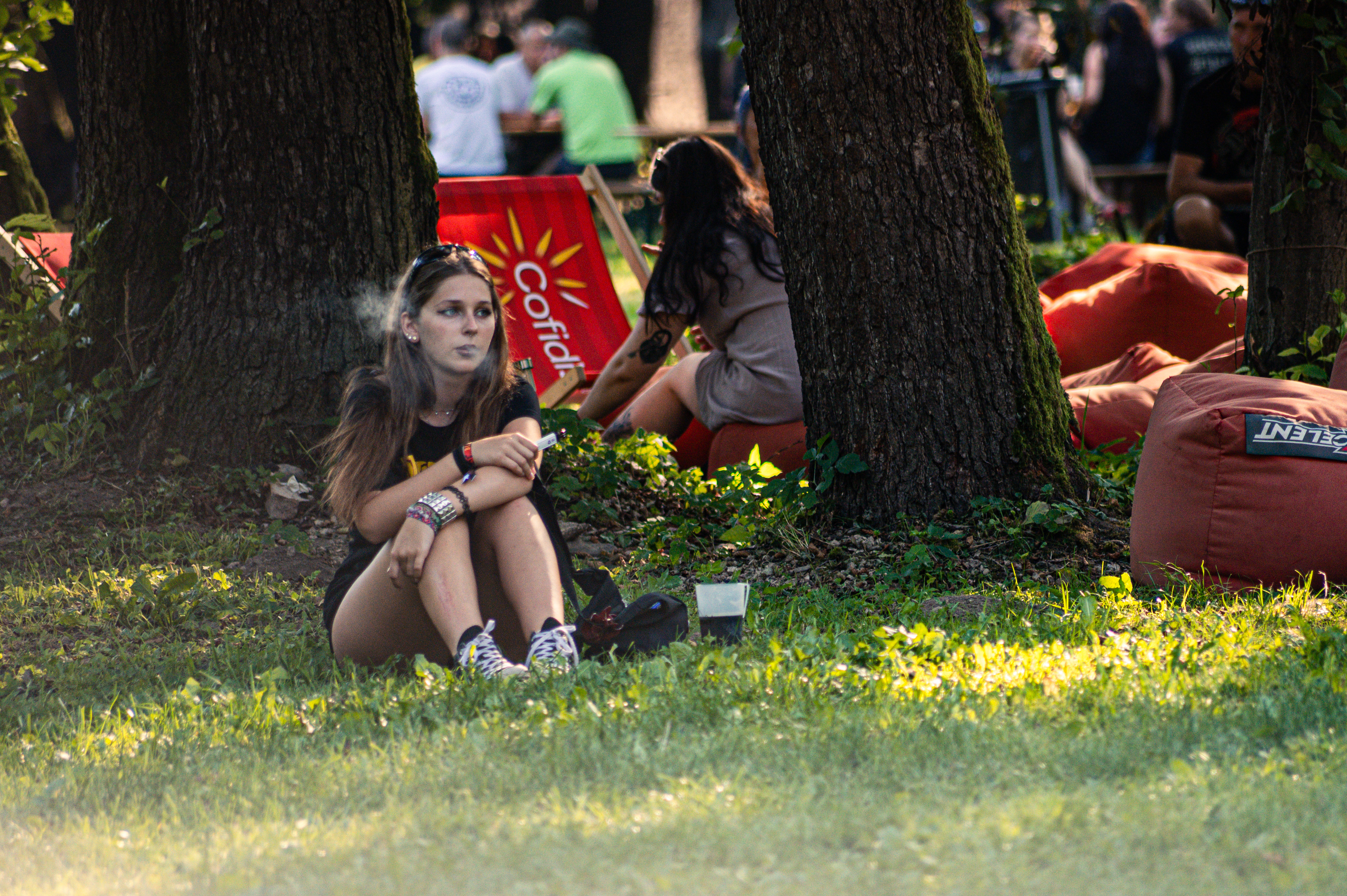 Chill out zóna v tieni stromov